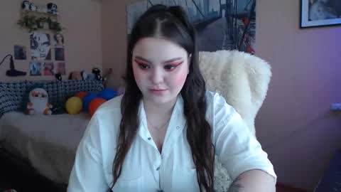 Keira online show from April 2026 12:26:02 PM
