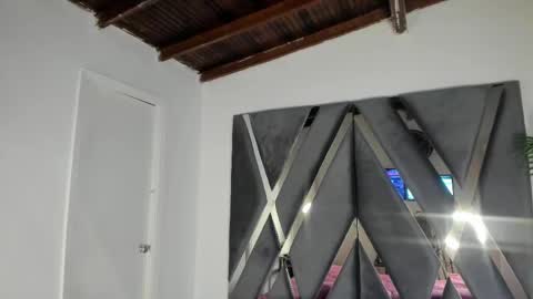 Luna  online show from November 2025 10:52:02 AM