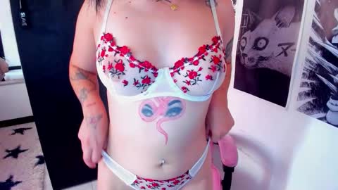 MOON online show from September 2025 06:51:01 PM