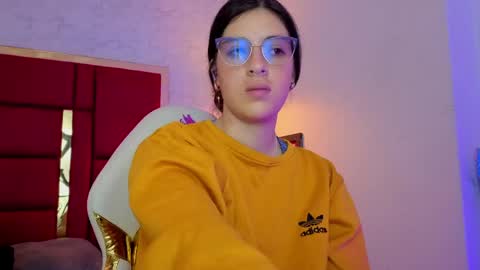 Snapshot of moon_winy chatting on April 2026 11:26:02 AM Winy online show from April 2026 11:26:02 AM