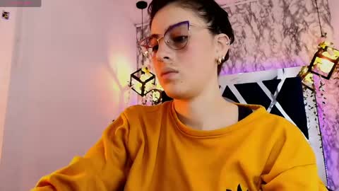 Snapshot of moon_winy chatting on May 2026 12:22:02 PM Winy online show from May 2026 12:22:02 PM