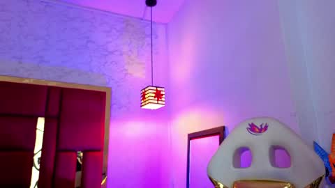 Snapshot of moon_winy chatting on May 2026 11:20:01 AM Winy online show from May 2026 11:20:01 AM