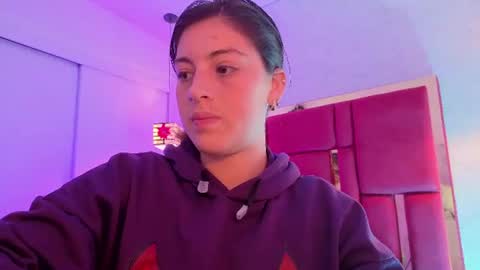 Snapshot of moon_winy chatting on June 2026 12:10:01 PM Winy online show from June 2026 12:10:01 PM