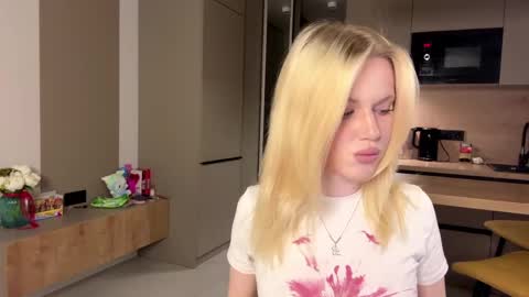 moonavellle_ online show from May 2026 08:16:02 PM