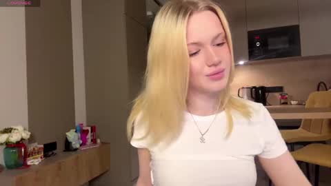 moonavellle_ online show from May 2026 09:11:02 PM