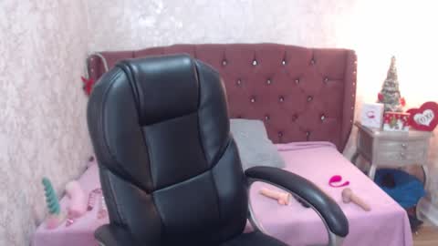 Charlotte online show from December 2024 04:16:02 PM