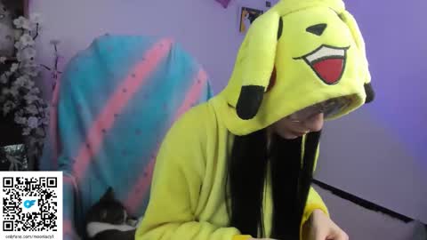 MOON  online show from September 2025 12:10:01 AM