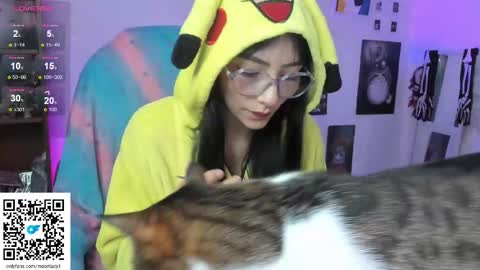 MOON  online show from October 2025 02:04:02 AM