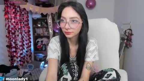 Snapshot of moonlady_ chatting on June 2026 12:57:02 AM MOON online show from June 2026 12:57:02 AM