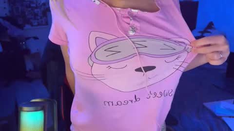 Snapshot of moonlight_mia chatting on October 2025 09:37:01 PM Mia   online show from October 2025 09:37:01 PM
