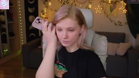 Mia   online show from March 2026 06:47:02 PM