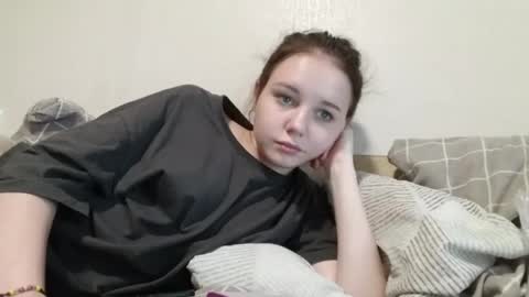 Snapshot of moonlightpoison chatting on June 2026 05:25:01 AM moonlightpoison online show from June 2026 05:25:01 AM