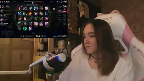 Snapshot of moonlish_siren chatting on May 2026 09:00:02 PM Katrin online show from May 2026 09:00:02 PM