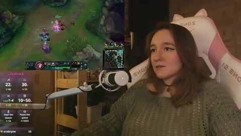 Snapshot of moonlish_siren chatting on May 2026 09:52:01 PM Katrin online show from May 2026 09:52:01 PM