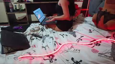 Snapshot of moonvelvetduo chatting on July 2026 08:52:02 PM moonvelvetduo online show from July 2026 08:52:02 PM
