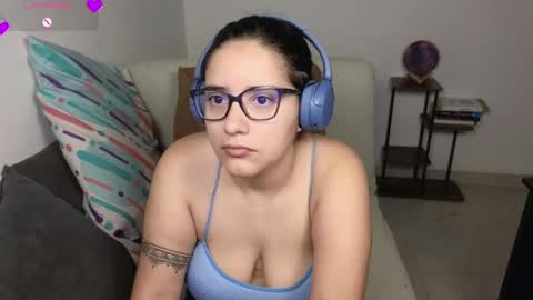 Snapshot of moonwoman_ chatting on May 2026 05:45:02 AM Moon Woman online show from May 2026 05:45:02 AM