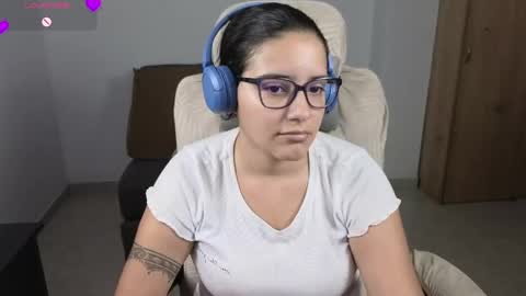 Snapshot of moonwoman_ chatting on May 2026 05:05:02 AM Moon Woman online show from May 2026 05:05:02 AM