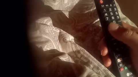 moos1 online show from April 2026 07:03:01 PM