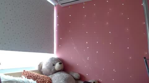 Snapshot of mora_haze chatting on January 2025 05:37:01 PM Mora Haze 3 online show from January 2025 05:37:01 PM