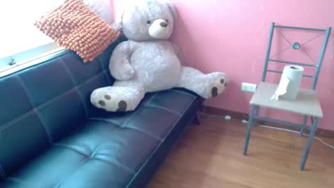 Snapshot of mora_haze chatting on February 2025 09:19:02 PM Mora Haze 3 online show from February 2025 09:19:02 PM