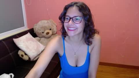 Snapshot of mora_haze chatting on February 2025 07:01:02 AM Mora Haze 3 online show from February 2025 07:01:02 AM