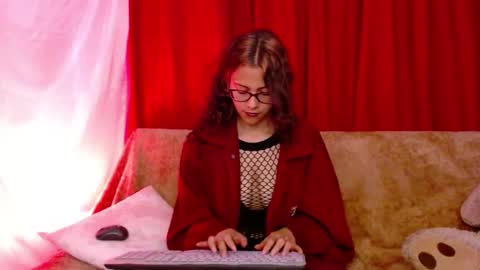 Snapshot of mora_haze chatting on October 2025 11:06:02 PM Mora Haze 3 online show from October 2025 11:06:02 PM