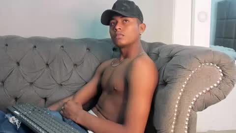 Mmorenito online show from October 2025 06:06:02 PM