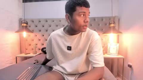 Mmorenito online show from October 2025 07:25:02 PM