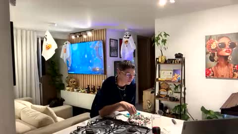   online show from November 2025 11:07:02 PM