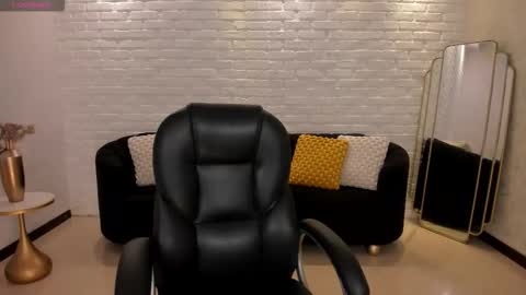 Morgan Hicks online show from November 2025 07:58:01 PM