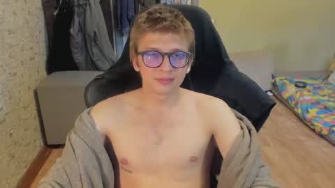 Snapshot of mortywithlove chatting on June 2026 12:32:02 AM Morty online show from June 2026 12:32:02 AM