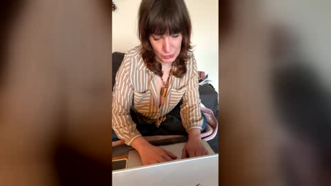 Mossy Mommy online show from April 2026 12:44:02 PM