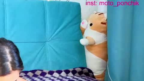 Snapshot of moto_ponchik chatting on June 2026 06:40:02 AM Kris online show from June 2026 06:40:02 AM