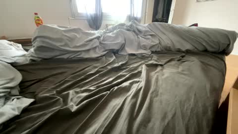 Snapshot of mouillelenos chatting on January 2025 11:33:01 AM CamO online show from January 2025 11:33:01 AM