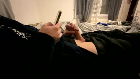 Snapshot of mouillelenos chatting on January 2025 06:32:02 PM CamO online show from January 2025 06:32:02 PM