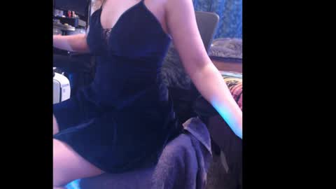 Snapshot of mountainbeauty chatting on March 2025 01:37:01 AM mountainbeauty online show from March 2025 01:37:01 AM