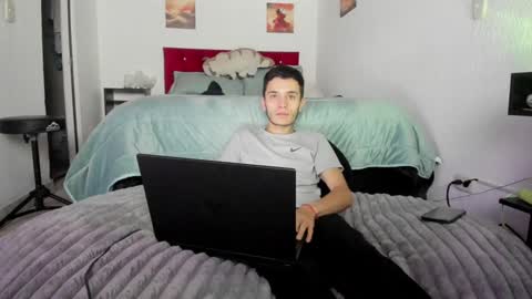 Snapshot of mr_andresr chatting on January 2025 03:59:02 AM Andy online show from January 2025 03:59:02 AM