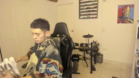 Snapshot of mr_andresr chatting on February 2025 03:37:02 AM Andy online show from February 2025 03:37:02 AM