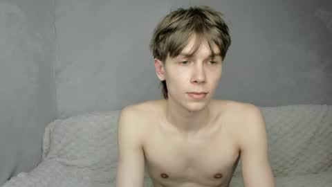 Snapshot of mr_makentoshi chatting on May 2026 08:25:01 PM Makentoshi online show from May 2026 08:25:01 PM