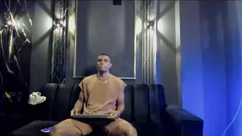 mr_maximo online show from September 2025 04:57:02 AM