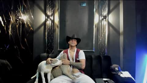 mr_maximo online show from October 2025 02:00:01 AM