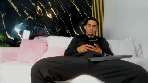 Snapshot of mr_maximo chatting on April 2026 05:43:02 AM mr_maximo online show from April 2026 05:43:02 AM