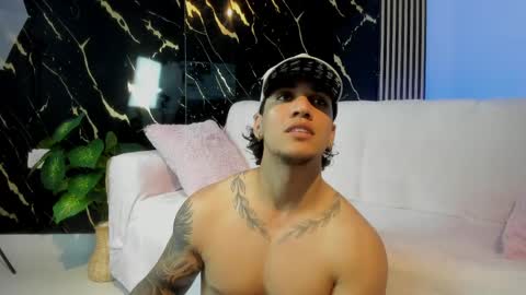 Snapshot of mr_maximo chatting on April 2026 05:45:01 AM mr_maximo online show from April 2026 05:45:01 AM