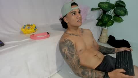 Snapshot of mr_maximo chatting on April 2026 04:30:02 AM mr_maximo online show from April 2026 04:30:02 AM