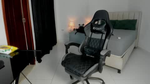 Snapshot of mr_maximo chatting on May 2026 03:00:01 AM mr_maximo online show from May 2026 03:00:01 AM