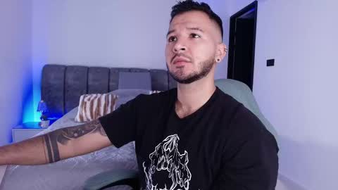 MIKEE online show from November 2025 03:06:02 AM