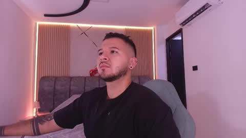 MIKEE online show from February 2026 03:06:01 AM