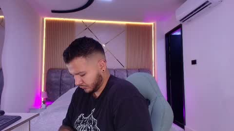 MIKEE online show from April 2026 03:06:01 AM