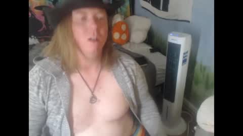 mr_strawberry online show from April 2026 10:23:02 PM