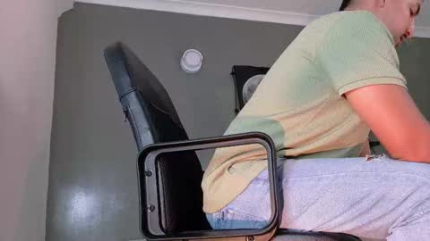 Mr Fox online show from October 2025 07:40:01 PM